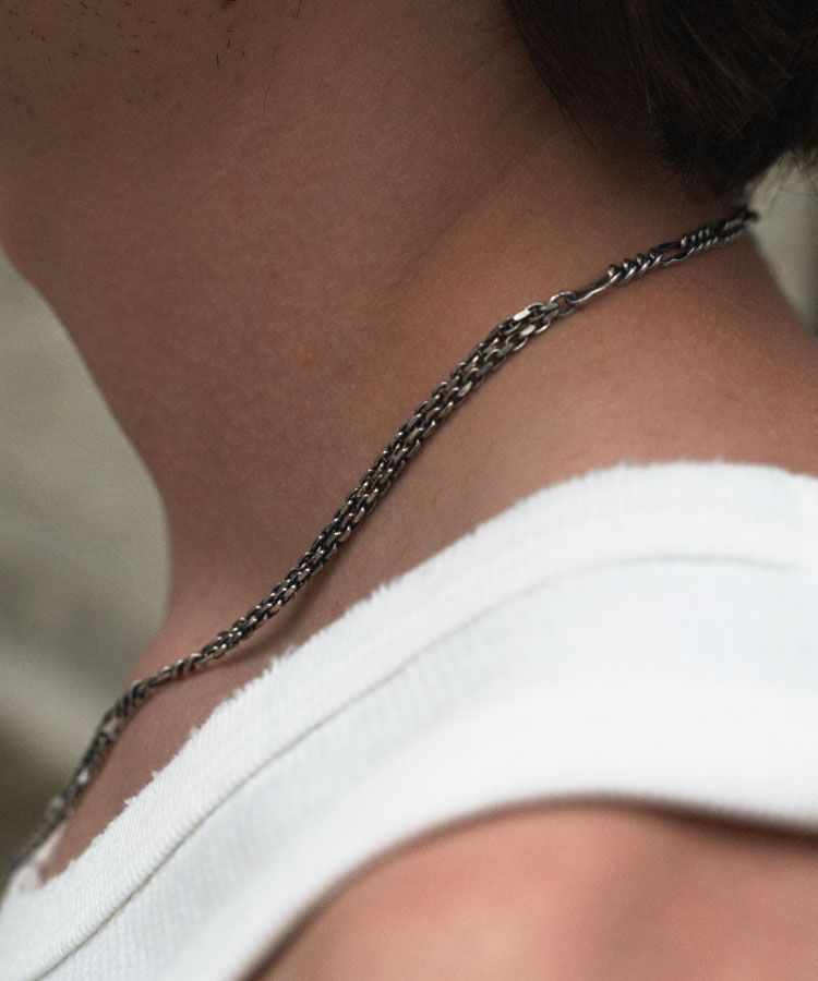 RANDOM CHAIN NECKLACE